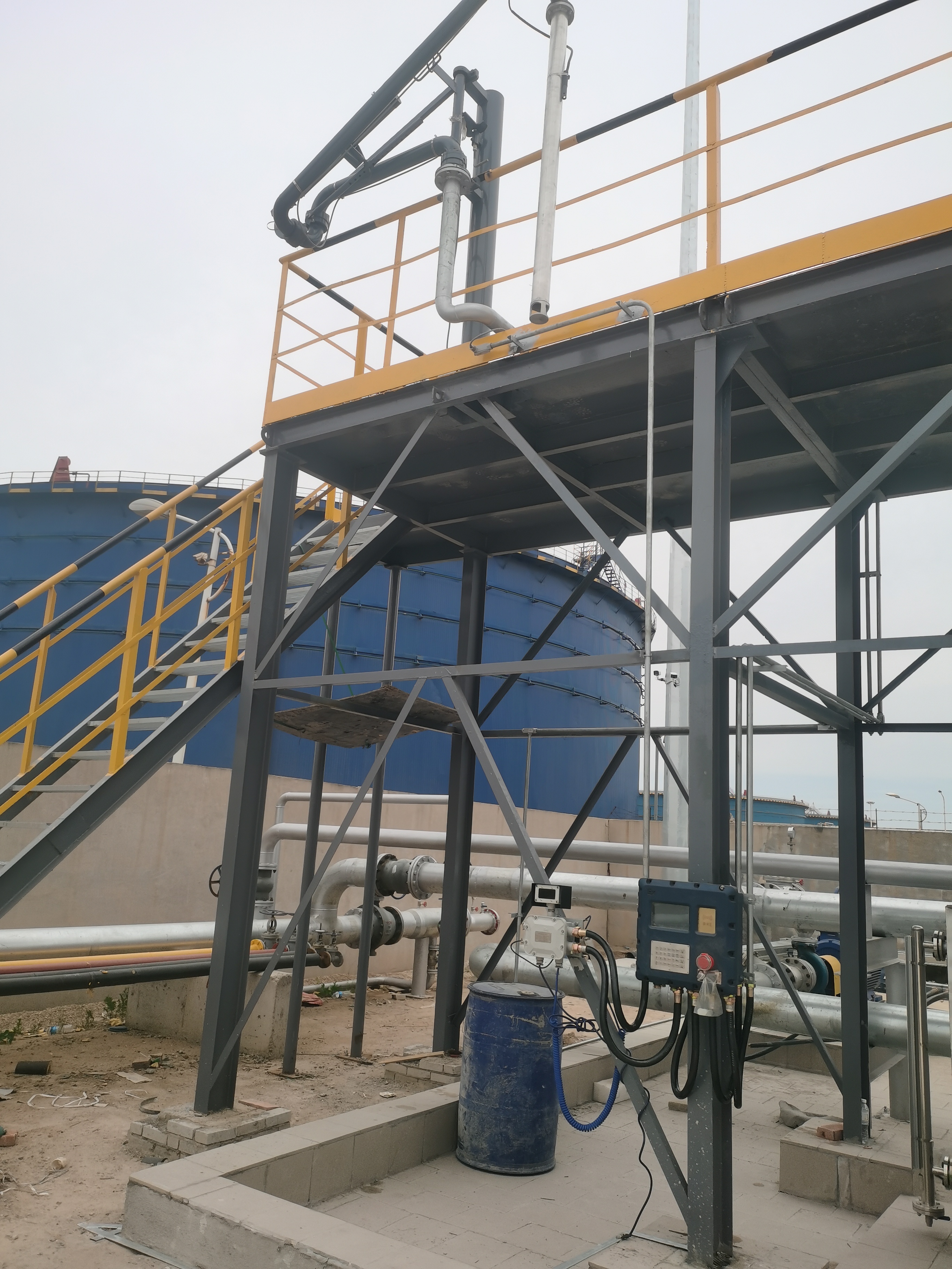 鶴管上裝式定量裝車系統--山東鼎諾自動化